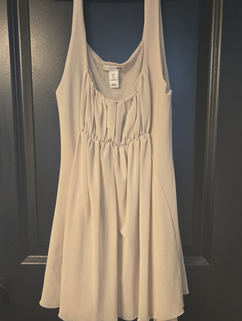 H&M Cream Sleeveless Gathered Swing Top
